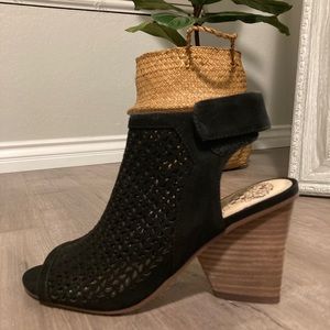 New Vince Camuto Peep toe sandal